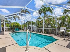 South Florida Paradise with Heated Pool & Fenced in yard - Villa Chesapeake