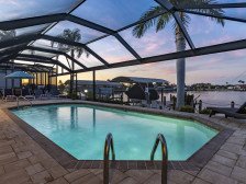 Modern, Luxurious, Waterfront home with Heated Pool - Villa Dock Holiday