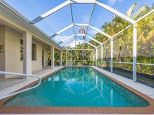 Pet - friendly Fenced in Yard with Heated Pool - Villa Eagle View - Cape