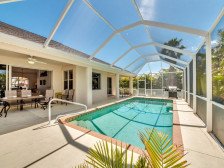 Pet - friendly Fenced in Yard with Heated Pool - Villa Eagle View - Roelens