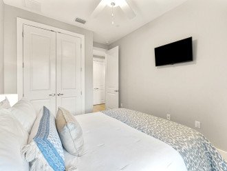 Queen size bed and spacious closet