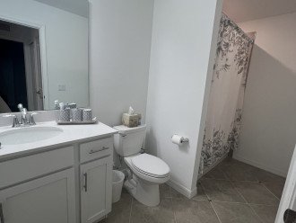 Guest bathroom w/shower & tub