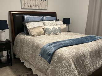 Guest bedroom - Queen bed