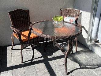 lanai table w/4 chairs