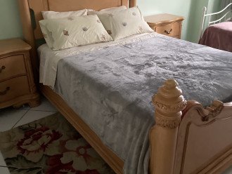 Second bedroom queen sized bed