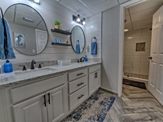 King master bath has new granite countertops with plenty of space