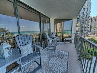 Great balcony with amazing views that you can access from the dining room or living room