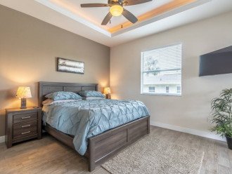 Second Master Bedroom (king size bed)