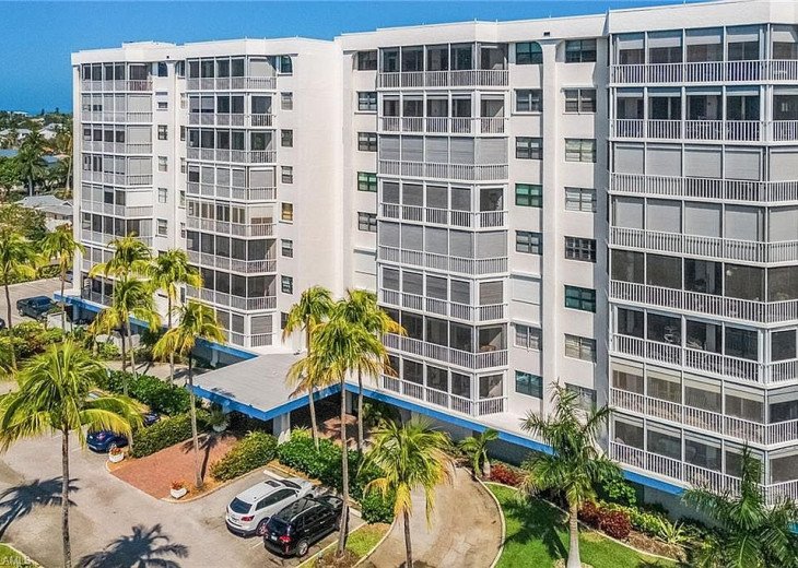 Large Fort Myers Beach 2 Bedroom Condo #1