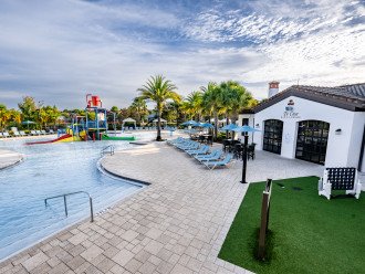 Tu Casa bar and grill serves light meals and snacks poolside at an additional fee.