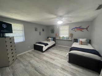 Beautiful and updated 2 bedroom in great neighborhood #12