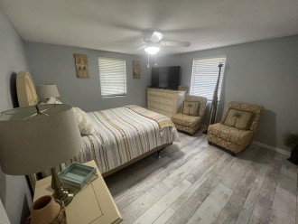 Beautiful and updated 2 bedroom in great neighborhood #4