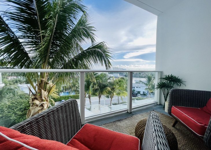 Luxurious Fort Lauderdale Beach Condo w/ Direct Water Views #1