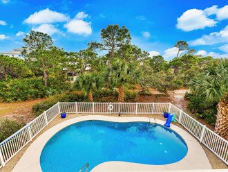 Private Pool, Pet-friendly, less than 5 minute walk to beach! #43