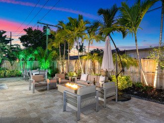 Kick it out back with the warm landscape lighting during Florida's endless Summer