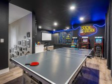 6BR 6000+ sq ft House w Game Room & Hot tub