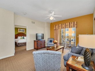 2 miles to Disney springs, LBV luxury resort, 3 and 2 bedroom suites! #1