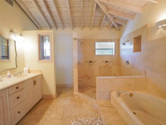 5 Bed 4.5 Bath Classic Beach Villa - Perfect for Everyone #1