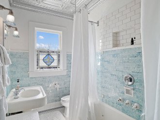 Bath in Green Bedroom Suite