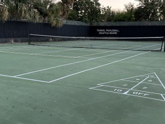 Tennis/pickle ball court