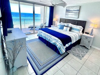 Main bedroom with a King bed and endless Gulf views