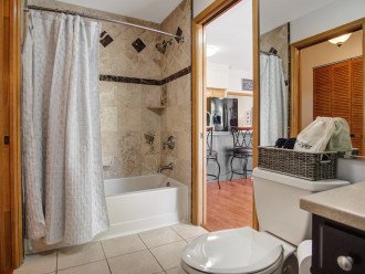 Guest Bathroom w/ Tub/Shower