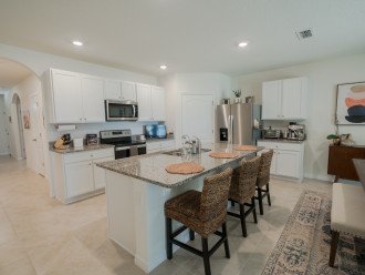 Chef's Kitchen w/ Island Seating for 3