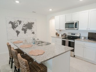 Chef's Kitchen w/ Island Seating for 3