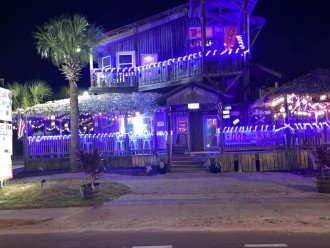Barracudas for food and live music