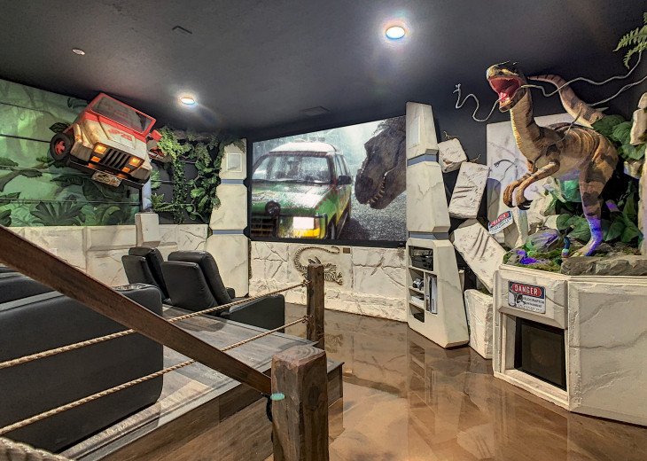 Welcome To Castle Getaways-Canterbury! Jurassic Park Themed Movie Theater