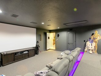 Movie Theater - Watch Movies, TV And Play Xbox