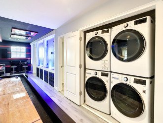 2 Washers/2 Dryers - FREE To Use