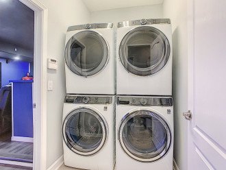2 Washers-2 Dryers-FREE to use