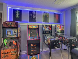 A Total Of 5 Arcade Machines and 2 Pinball Machines