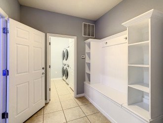 A Place To Drop Your Things & Laundry With Double Washers/Dryers