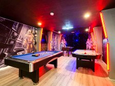 Great House-Great Rates-2 Theaters (1 Poolside)-Game Room-Themed Bdrms