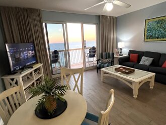 Gulf-Front Calypso 1BR/2BA | Free Beach Service
