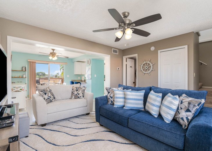 Pelican Point: Cozy home one block from the beach #1
