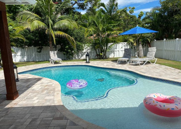 Your Modern Tropical Oasis in Bradenton, Florida