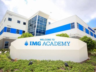 Close to IMG academy for Athletes families, Showcases, and tournaments.