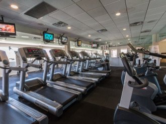 You won’t need to miss your workout while on vacation; Edgewater’s Fitness Center has you covered.