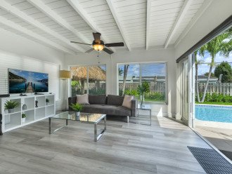 Amazing, HEATED pool, Fully remodeled 3bed/2bath minutes from the beach #17