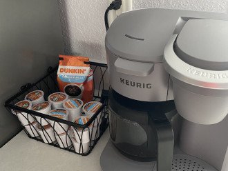 Combination Keurig and drip coffee pot with starter coffee set.