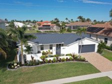 557 Hernando Dr; Waterfront. Steps to Tiger tail Beach/Park 2Bed, 2 Bath