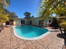 Family Friendly Beach Bungalow- Pool & 6 Minute Drive to the Beach