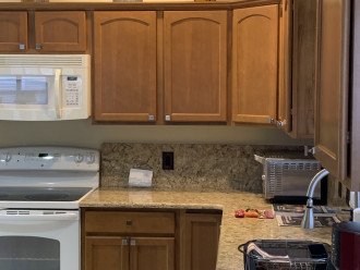Kitchen right – granite countertops