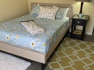 Second bedroom queen bed