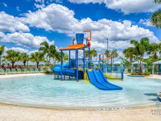 Splash pool in the resort community for kids!