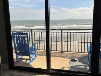 HUGE oceanfront views at the perfect height-4th floor