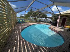 Modern Key West Look, Heated Pool, Lake View & Sleeps 10